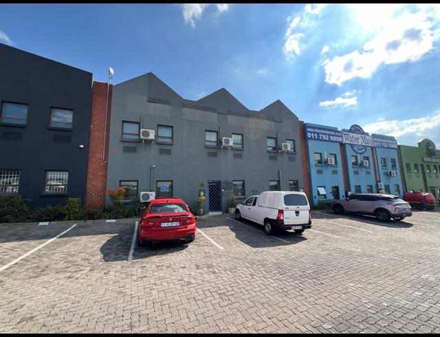 661M² WAREHOUSE TO LET IN STRIJDOMPARK